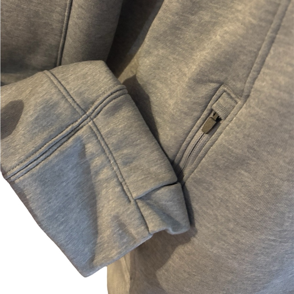 Under Armour EUC Women’s Grey Sweatshirt - Picture 2 of 4